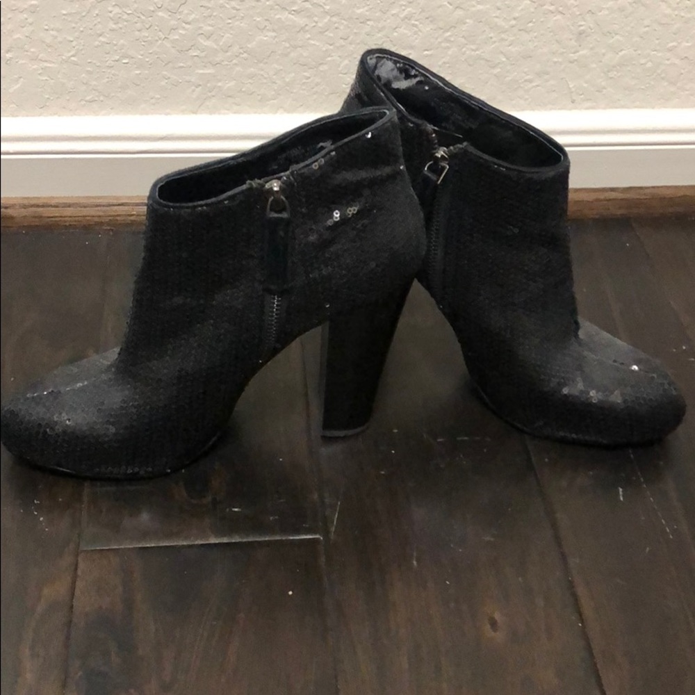 Nine West Delly sequined booties